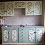 Decoupage kitchen furniture sa estilo ng Provence