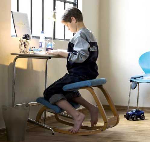 Knee chair with movable base
