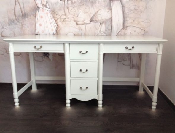 Beautiful white table with a cabinet