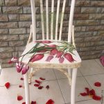 Piękne wiedeńskie krzesło z tulipanami