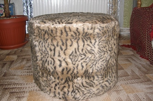 Fur leopard ottoman
