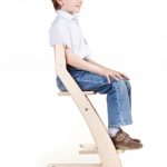 Model zapewnia prawidłową lokalizację ciała na krześle.