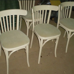 Birkaç restore edilmiş sandalyeler