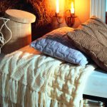 Одеяло, одеяло и възглавници за дивана