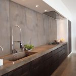 Zaprojektowany z betonu w kuchni w stylu loft