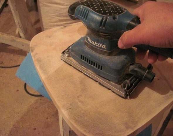 Grinding the surface of the seat