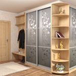 Wardrobe in a niche in the corner with beautiful compartment doors