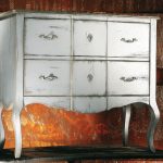Stylish shabby chest of drawers with their own hands