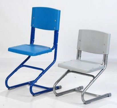 Wygodny model - regulowane krzesło z fabryki Demi, którego wysokość jest regulowana w miarę wzrostu dziecka