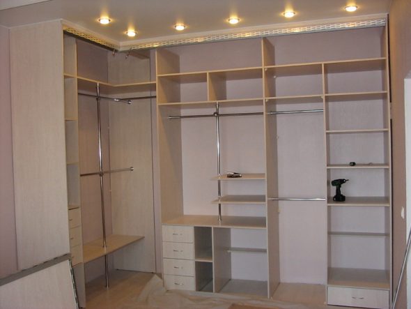 Corner wardrobe with lighting