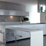 Snow-white kitchen sa estilo ng minimalism