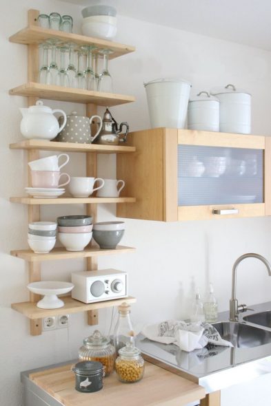 Combining open and closed shelves
