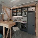 Loft-style kitchen na may mga elemento ng kahoy at metal