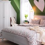 Provence stilu mala spavaća soba u potkrovlju