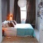 Möbler för ett litet smalt sovrum