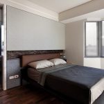 Mala spavaća soba nepravilnog oblika u stilu minimalizma.