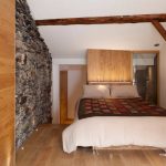 Malá ložnice v ekologickém stylu