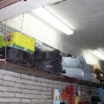 Podwieszana półka na piętach do garażu