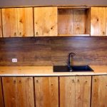 Jednoduché a funkční řešení - dřevěná kuchyně