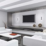 Naka-istilong puting living room na may minimum na palamuti