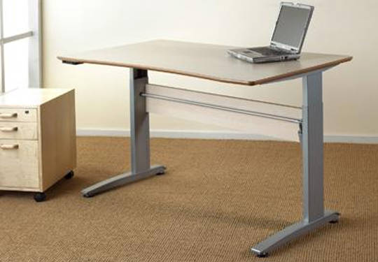 Electrically adjustable table