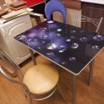 Table na may photo printing Space