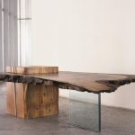 Unikalna struktura stołu z litego drewna