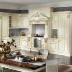 Classic kitchen furniture na may layout ng sulok
