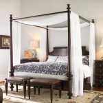 Thin four-poster bed