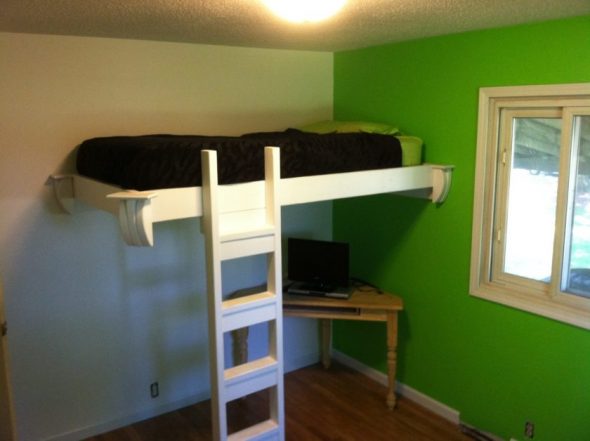 Unusual bed under the ceiling