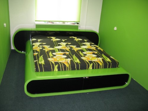 Plastic bed