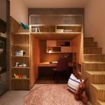 Göra ett sovrum, arbetsplats och förvaringsutrymme i ett hörn av rummet