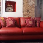 Stylowa skórzana czerwona sofa