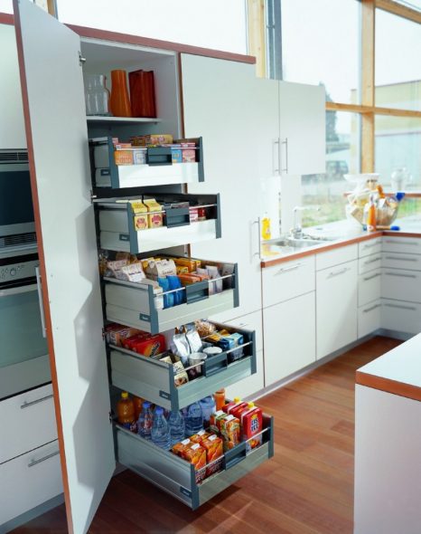 Mga sliding kitchen cabinet
