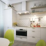 Snow-white kitchen na may mga cabinet sa ibaba at bukas na istante