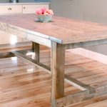 Meja dapur kayu yang besar