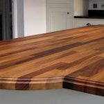 Gyönyörű minta egy fából készült asztali