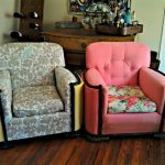 Fotel z miękkimi poduszkami po renowacji