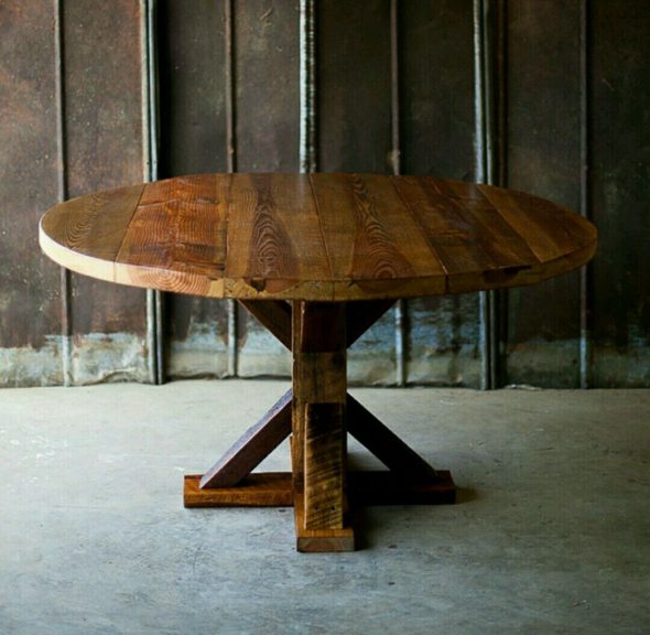 Medžio masyvo stalas