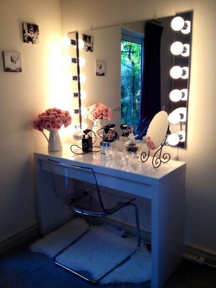 Lighted makeup table