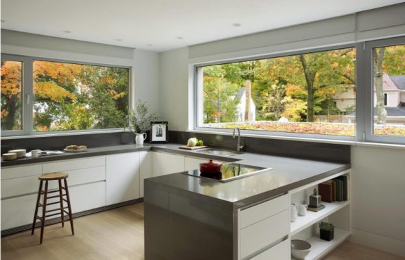 المطبخ مع النوافذ بدلا من الأدراج