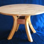 Simple round table on bent legs