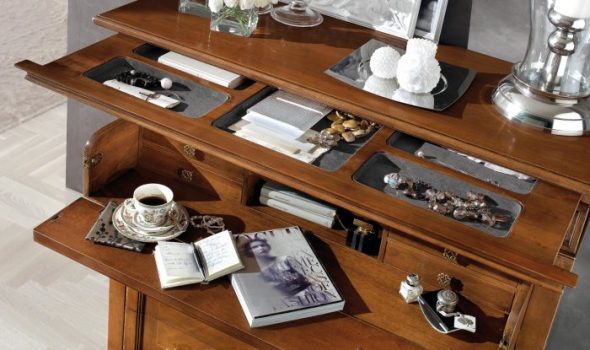 Desk with sliding shelves