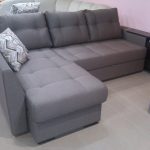 Nagtatampok araw-araw ang folding corner sofa