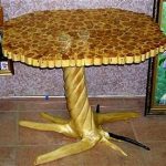 Prekrasan ručno izrađen drveni stol