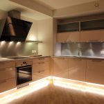 A stylish solution for the kitchen - cabinets to the ceiling