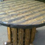 Okrągły stół z litego drewna
