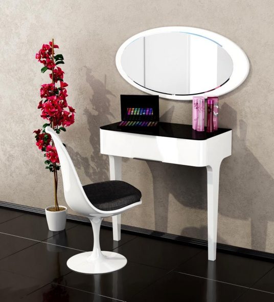 Minimalist tuvalet masası