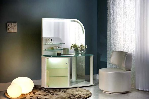 Dressing table on wheels