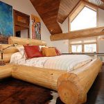 Łóżko z litego drewna w stylu ekologicznym